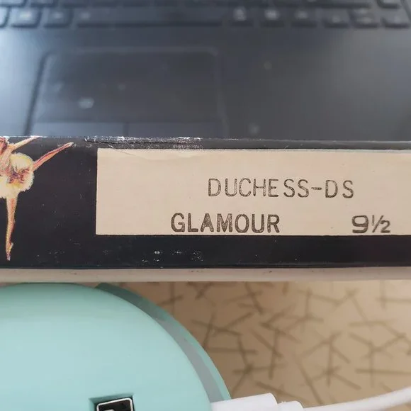 Diana Stockings - Picture 2 of 15